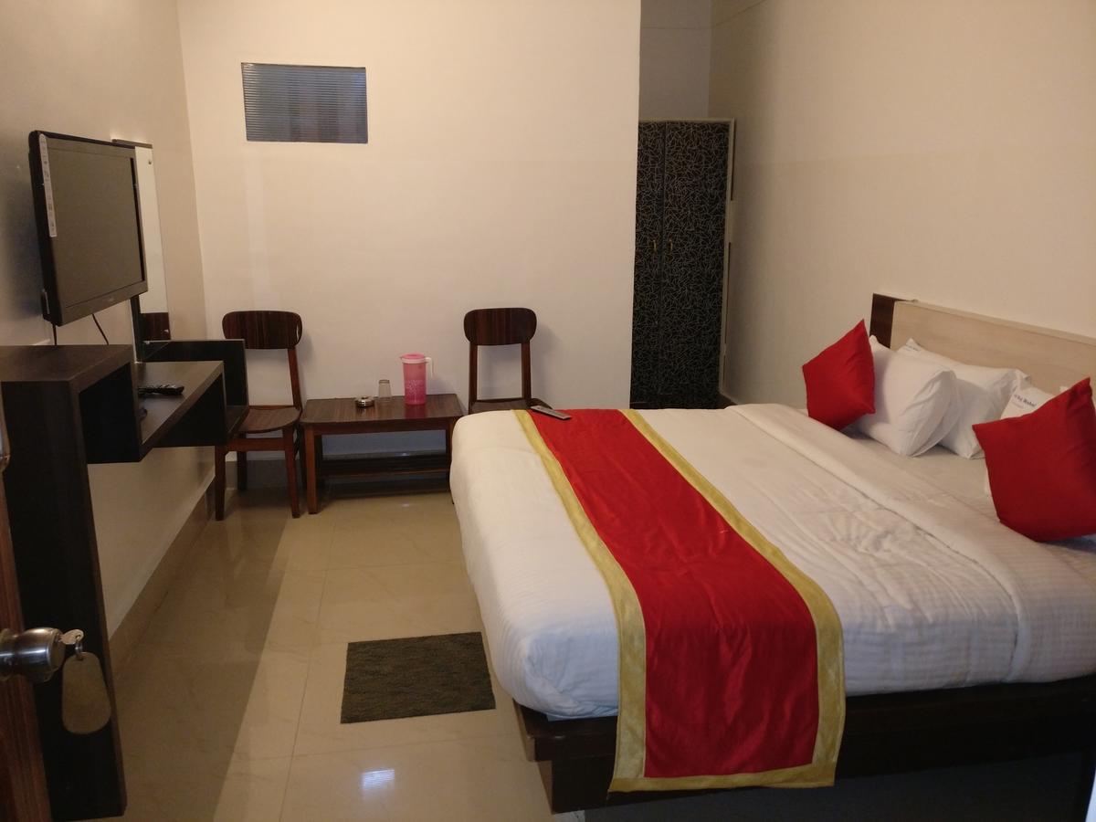 Hotel Raj Mahal Chikmagalūr Esterno foto