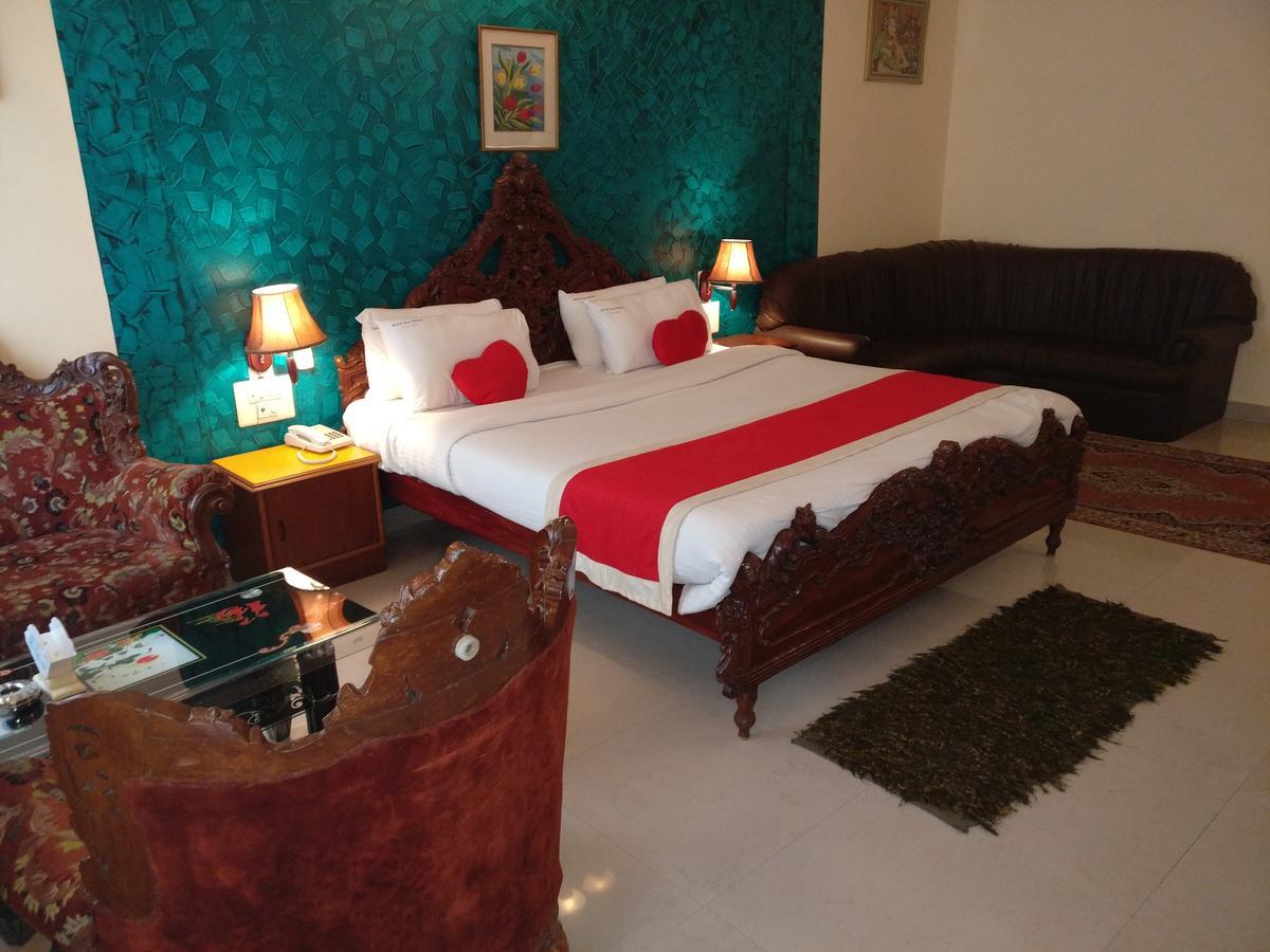 Hotel Raj Mahal Chikmagalūr Esterno foto